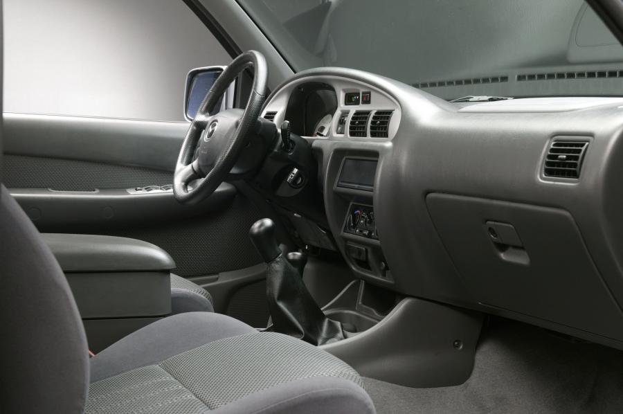  Mazda B2500 2004 года  (фото 15 из 81)